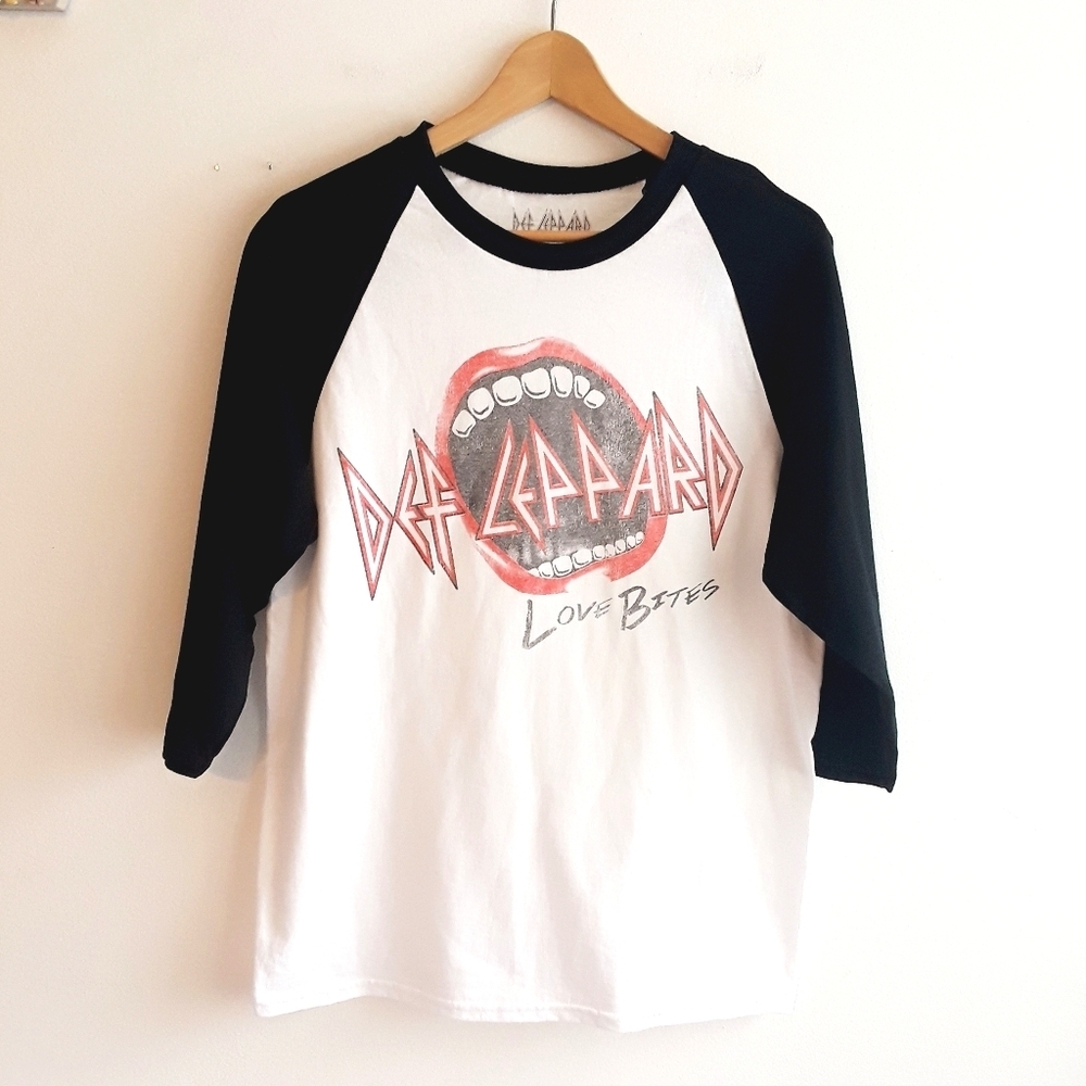 NWOT Def Leppard graphic tee 3/4 sleeves